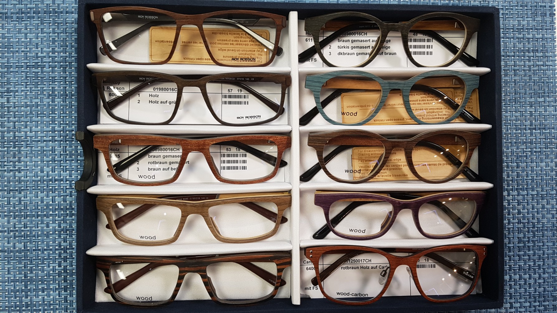 Modelle von Holzbrillen 